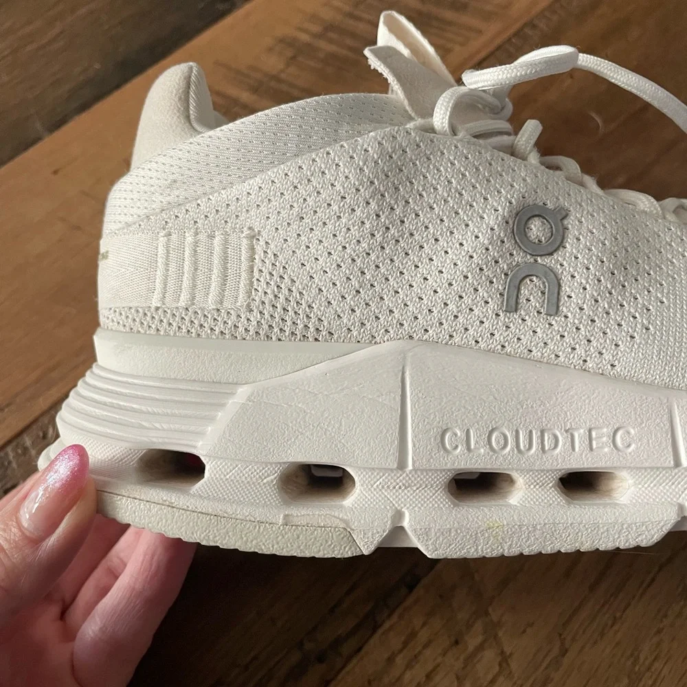 On Cloud CloudTec White athletic shoes Wm 7.5 - Picture 3 of 10